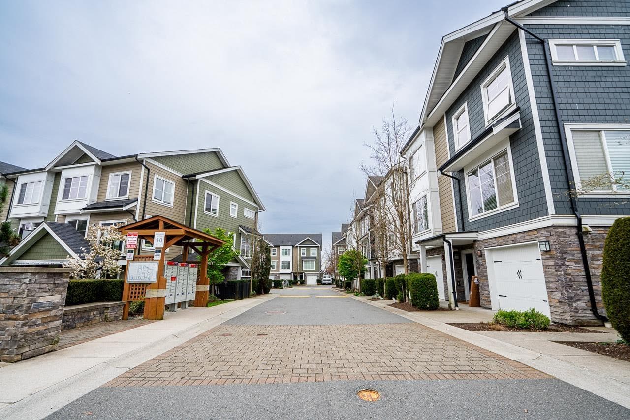 29 21150 76A AVENUE photo 2