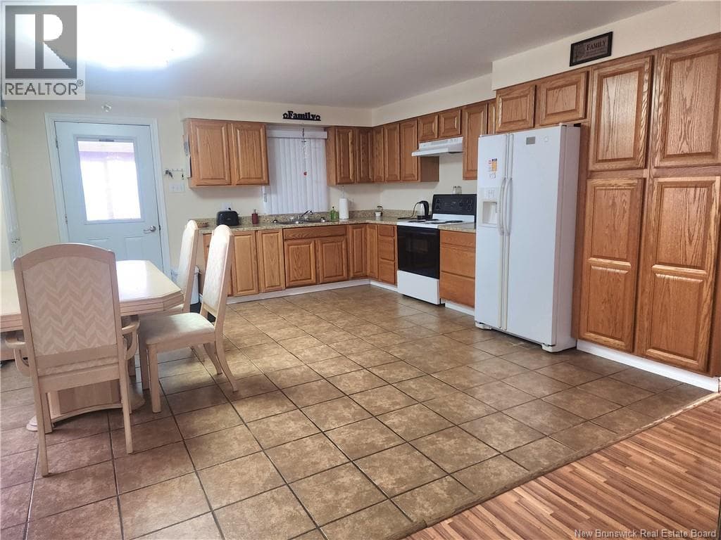 613 Madawaska Road photo 2