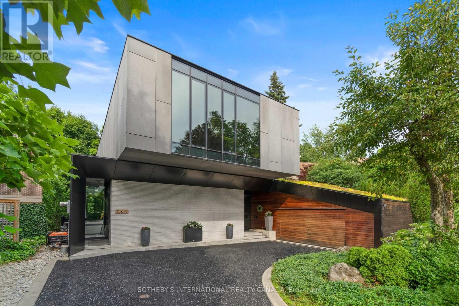 5 bed 5 bath single family at 95 RIVERVIEW DRIVE — $8,250,000