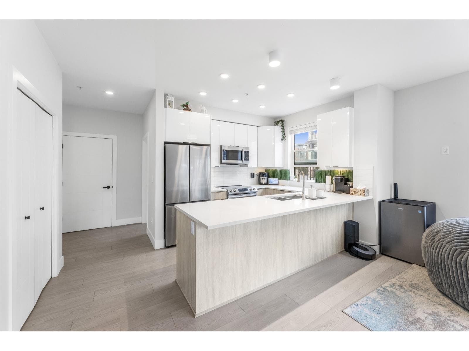 103 19825 54 AVENUE photo 5