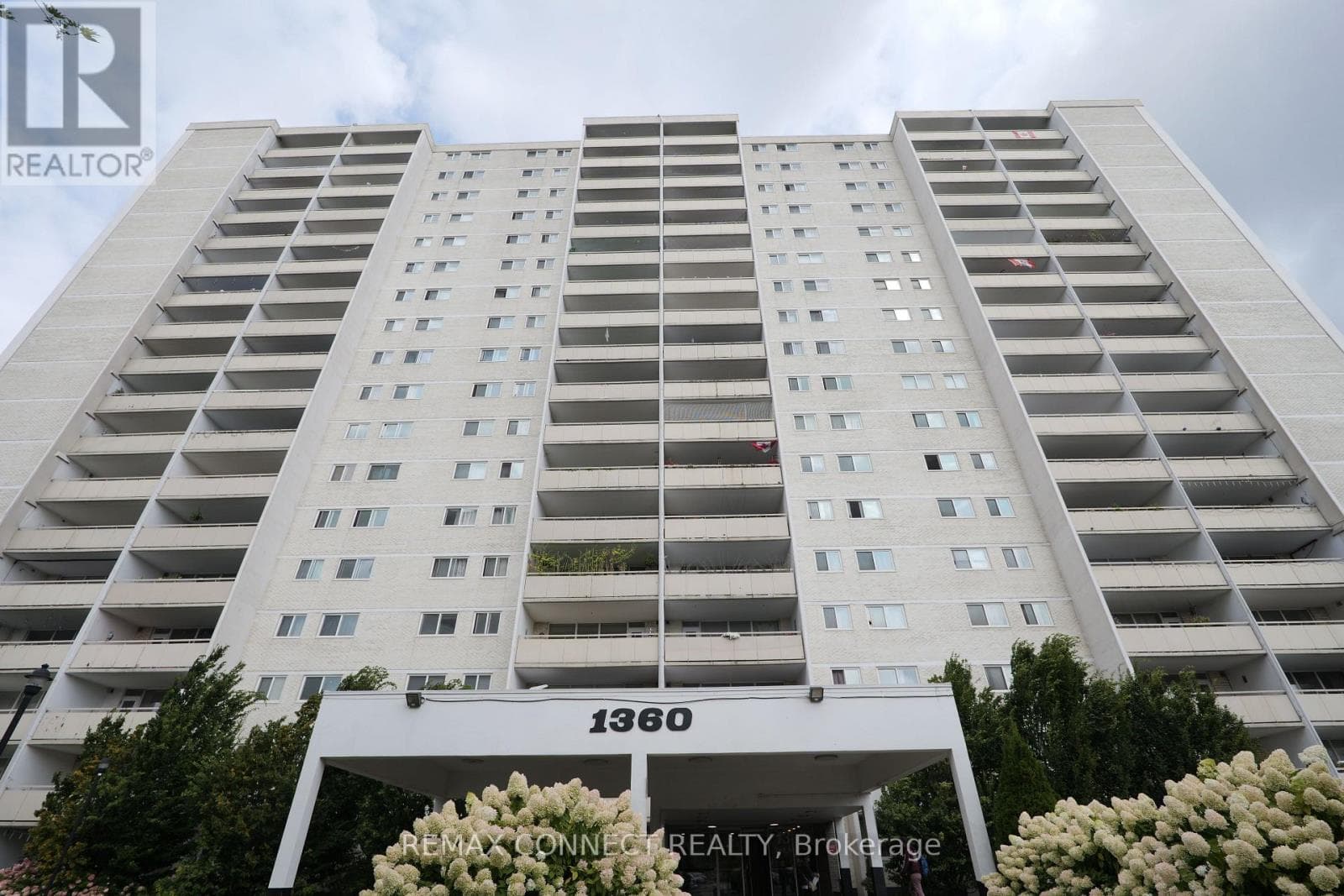 3 bed 2 bath single family at 912 - 1360 YORK MILLS ROAD — $588,888