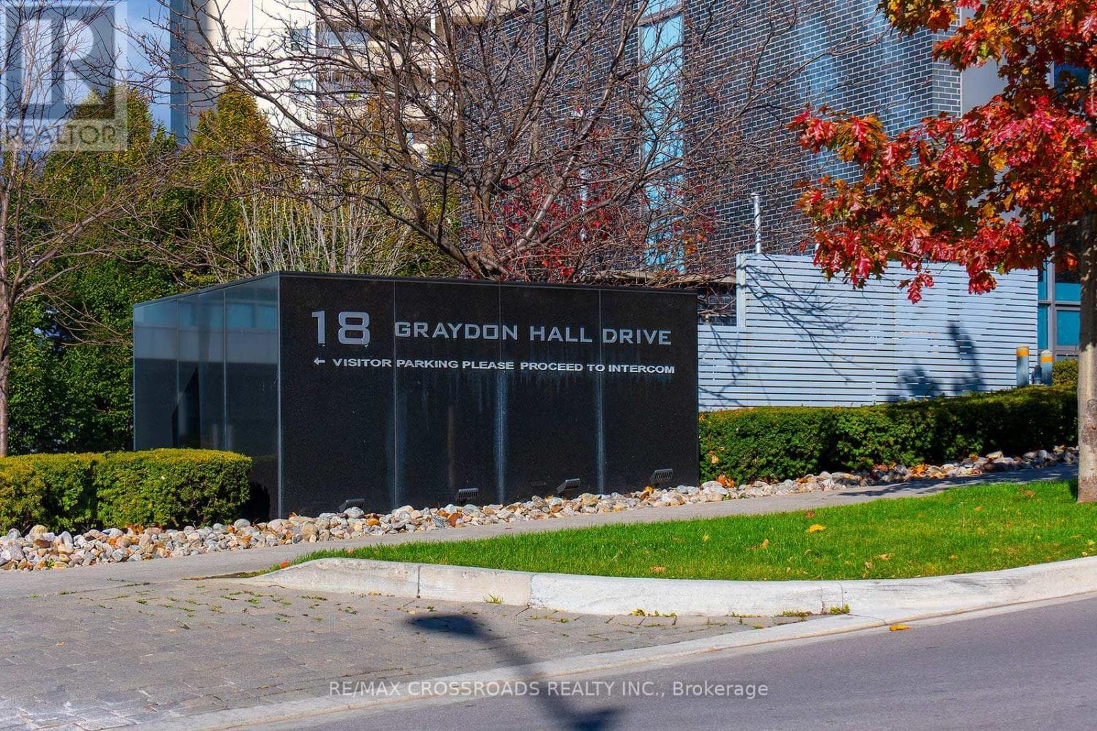 601 - 18 GRAYDON HALL DRIVE photo 2