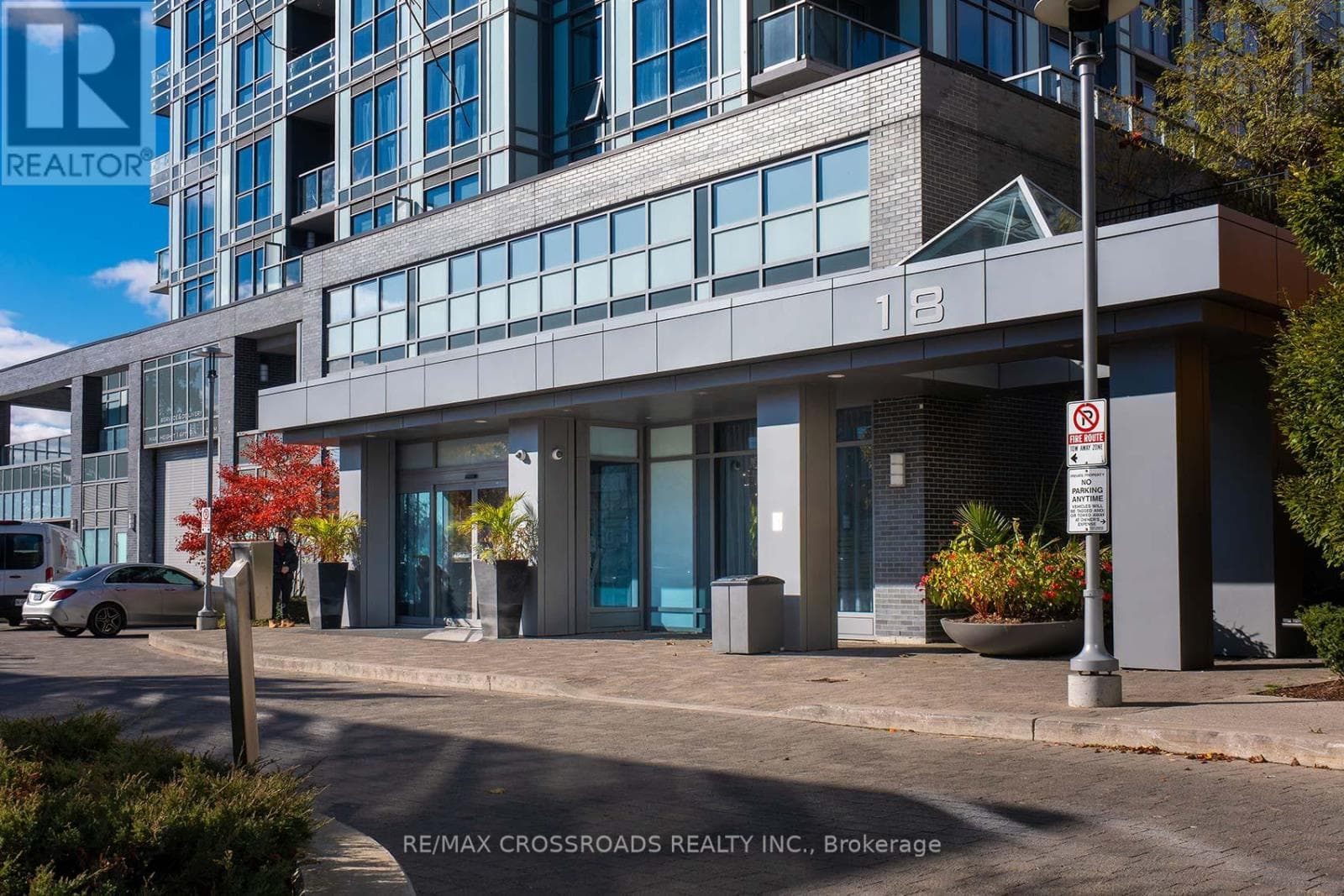 601 - 18 GRAYDON HALL DRIVE photo 4