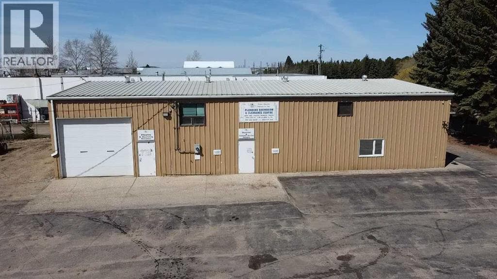6001 40 Avenue photo 2