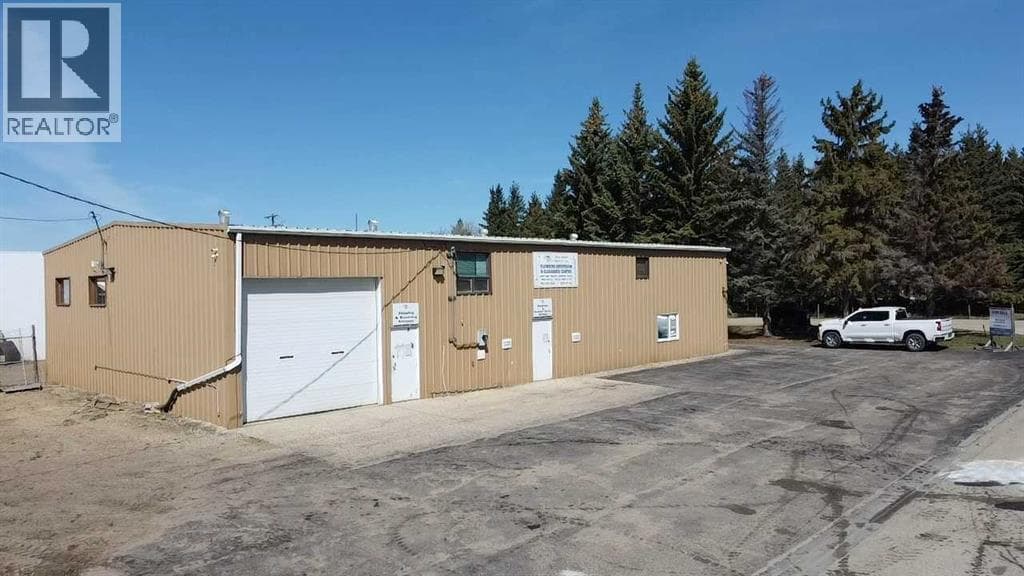6001 40 Avenue photo 3