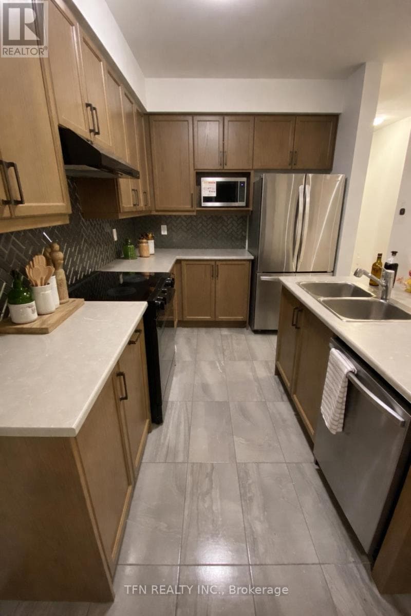 199 PORT CRESCENT photo 4