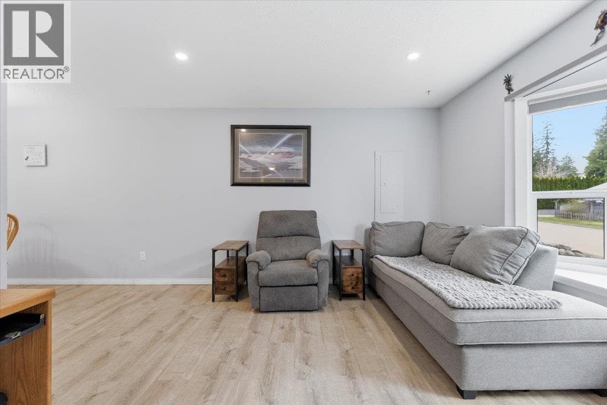 330 27 Street NE photo 5