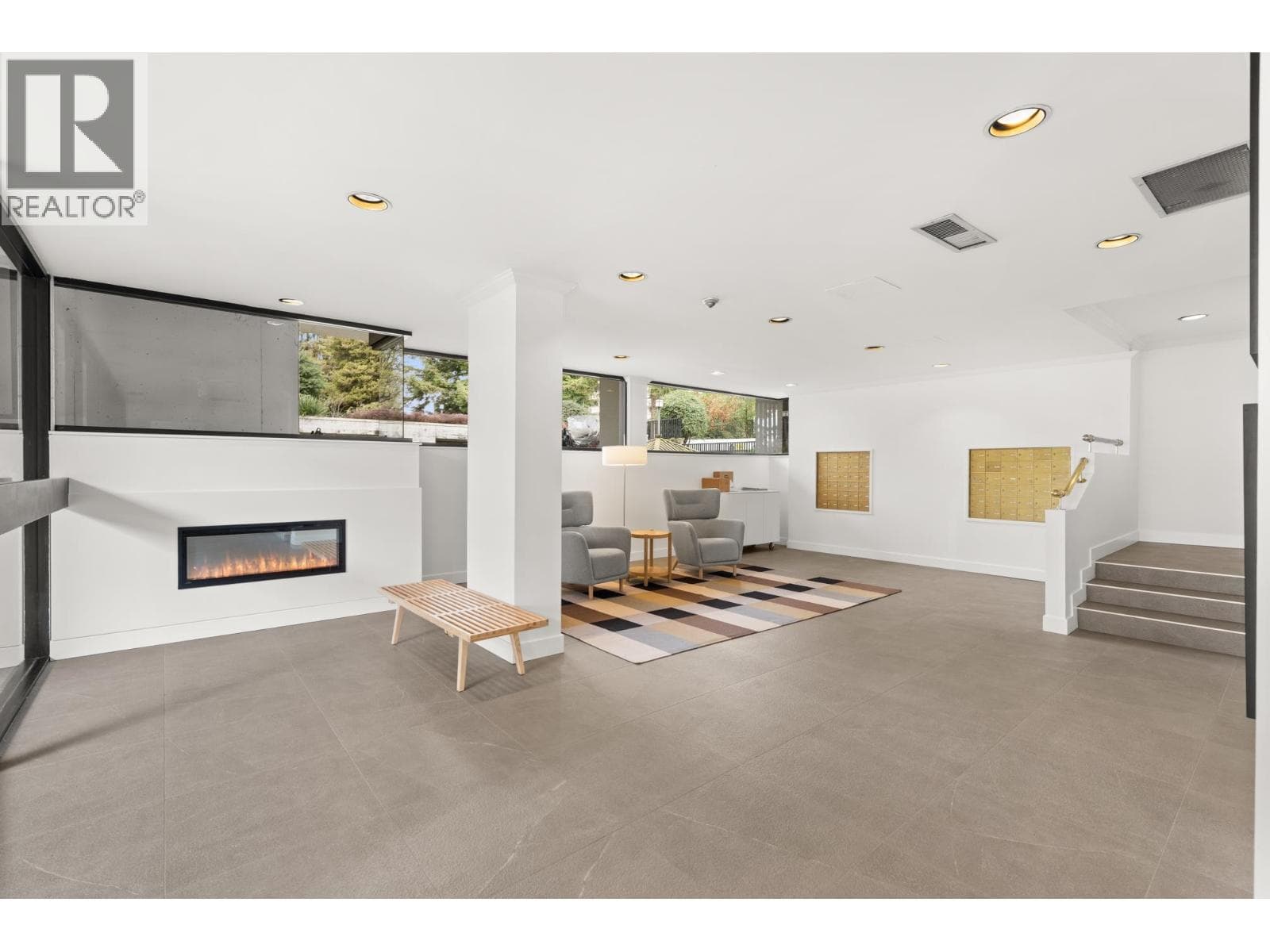 704 650 16TH STREET photo 4