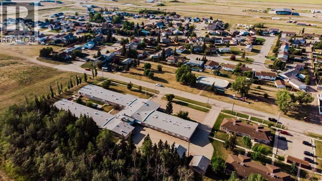 5230 44 Avenue photo 4