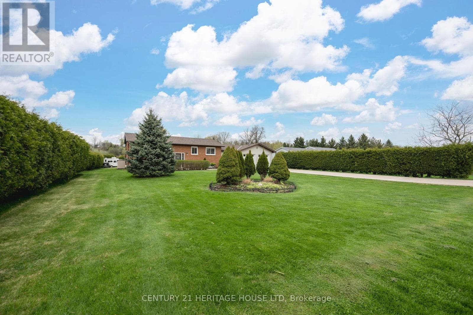 2720 CATHERINE STREET photo 3