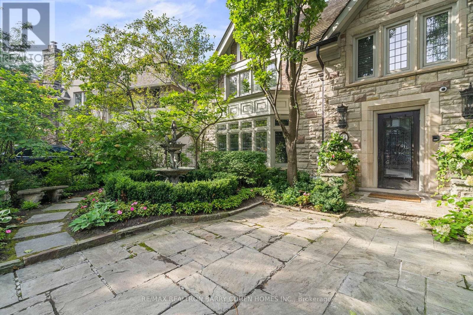 11 ORMSBY CRESCENT photo 2