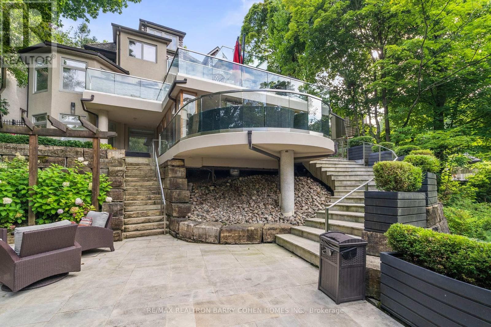 11 ORMSBY CRESCENT photo 3