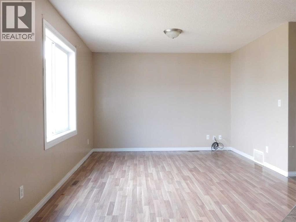 35, 6802 50 Avenue photo 4
