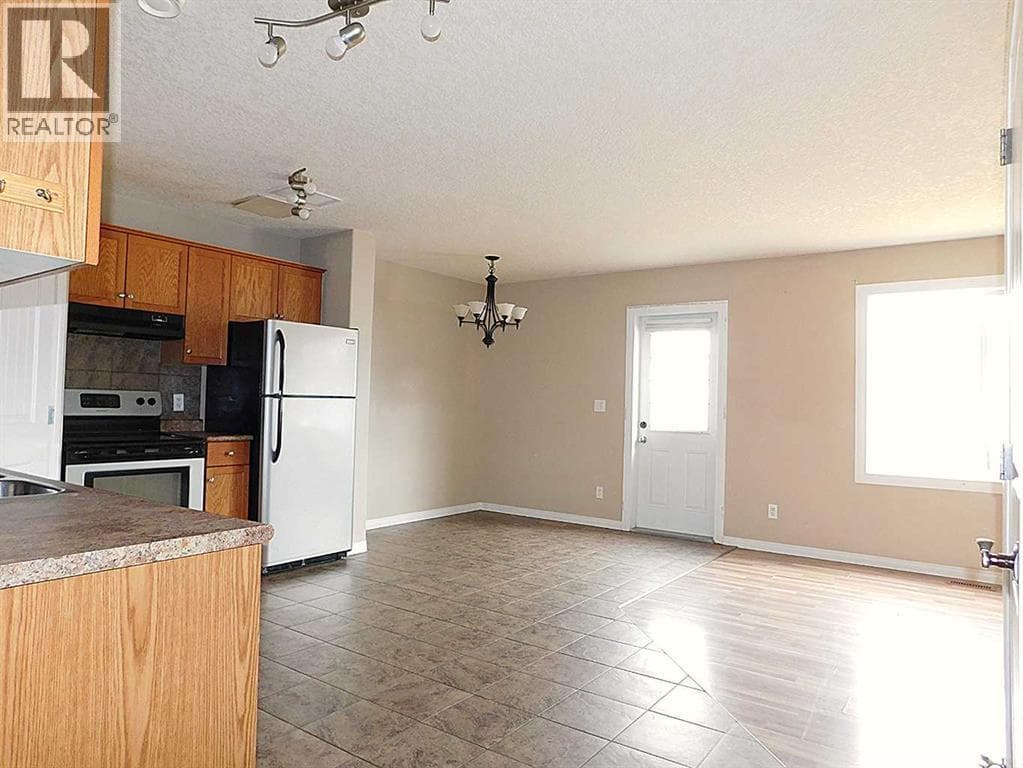 35, 6802 50 Avenue photo 2