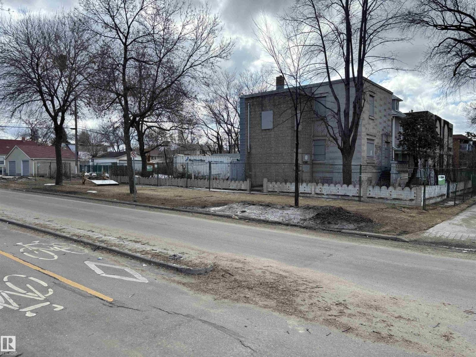 11847 96 ST NW photo 2