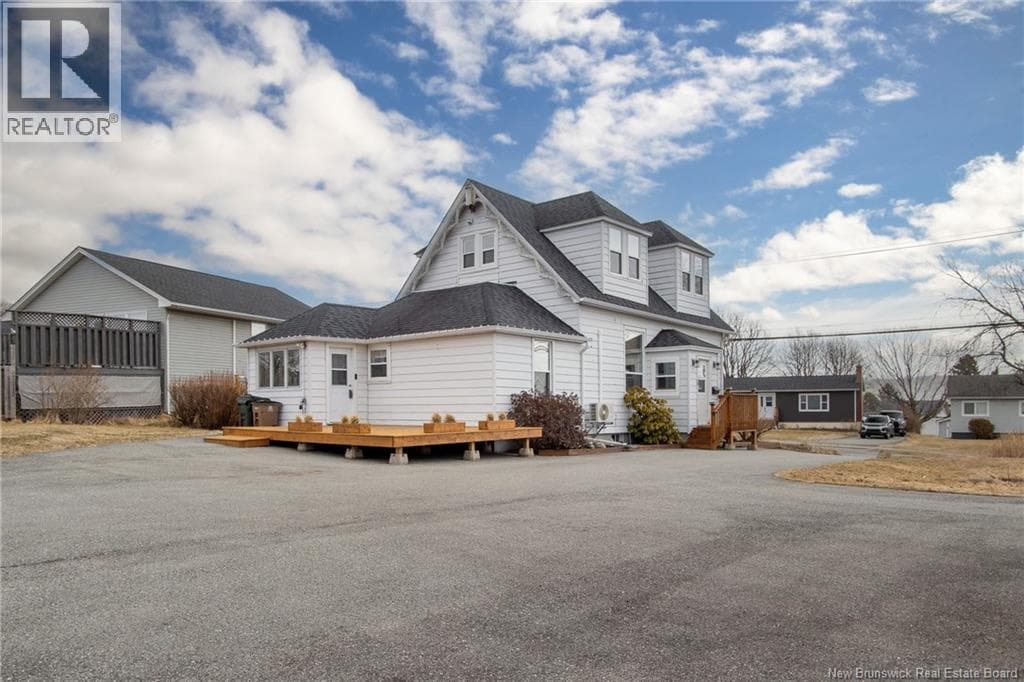 754 Sand Cove Road photo 2