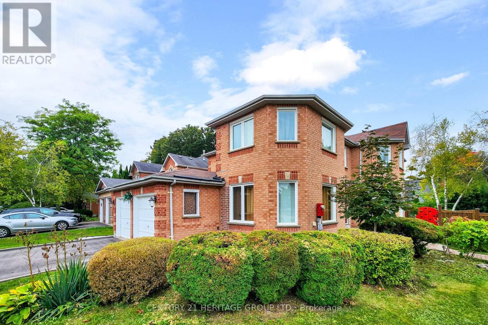 98 CHARING CRESCENT photo 3