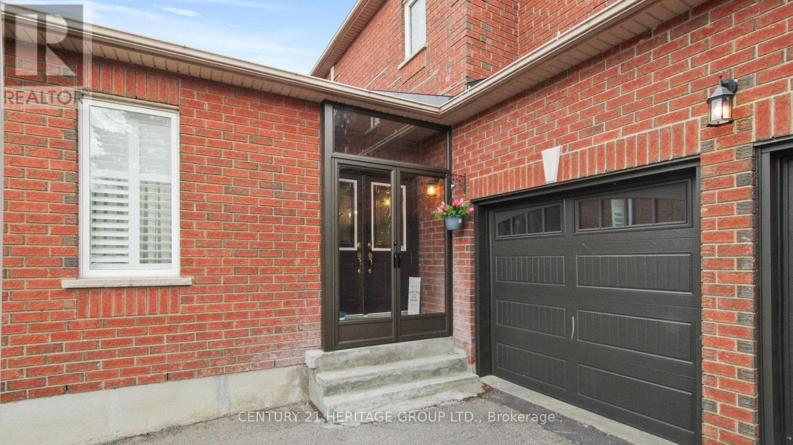 160 CARLYLE CRESCENT photo 2