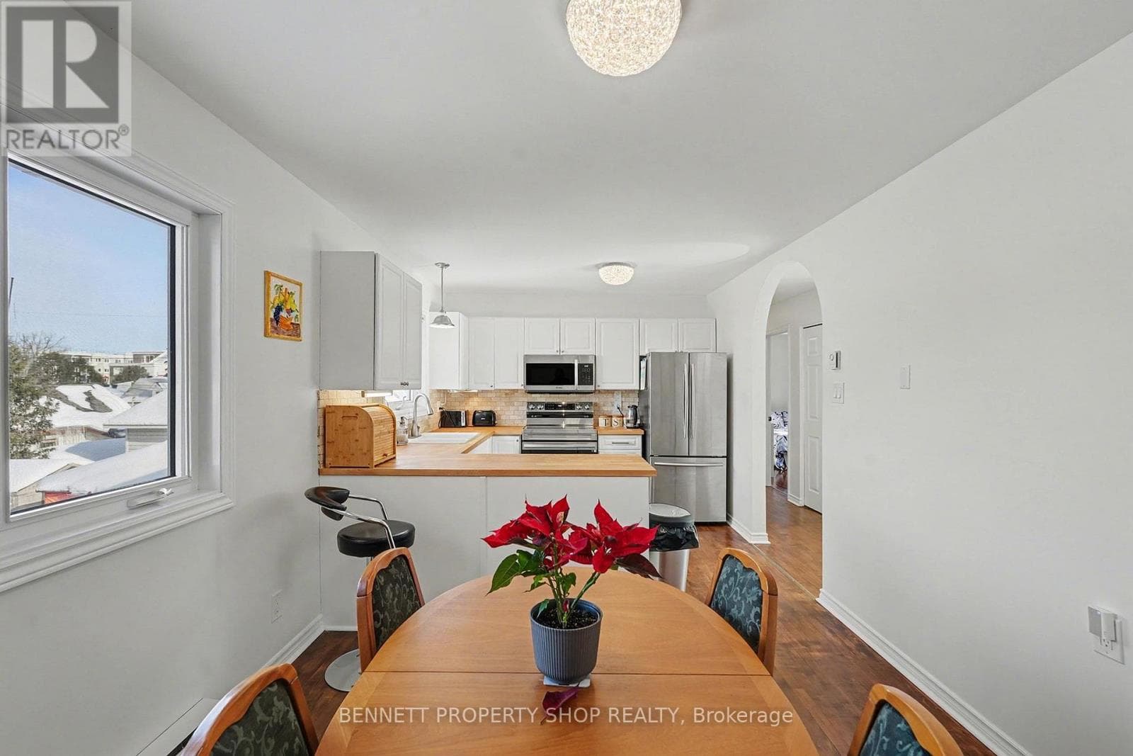 187 NELSON STREET E photo 4
