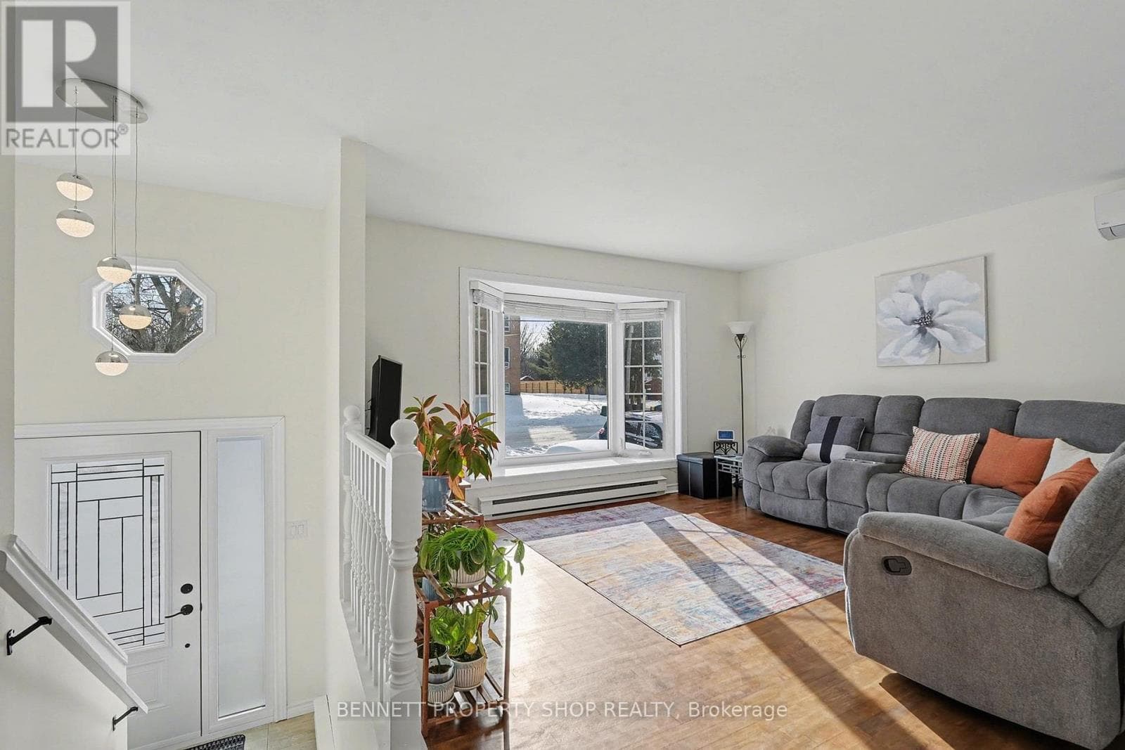187 NELSON STREET E photo 2