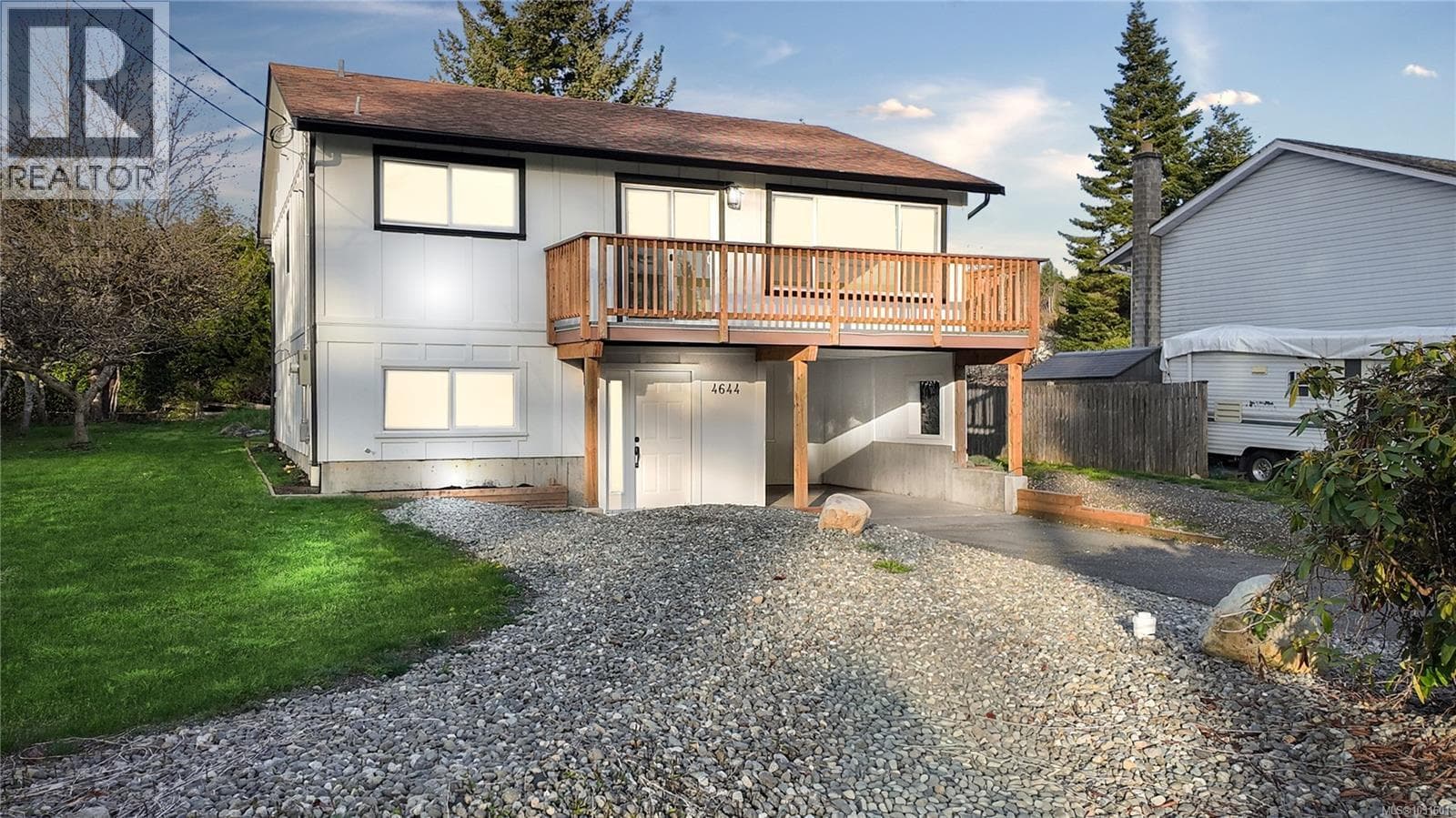4 bed 3 bath single family at 4644 Macintyre Ave — $900,000