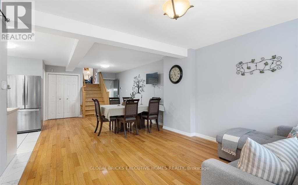 582 UPPER JAMES STREET photo 5
