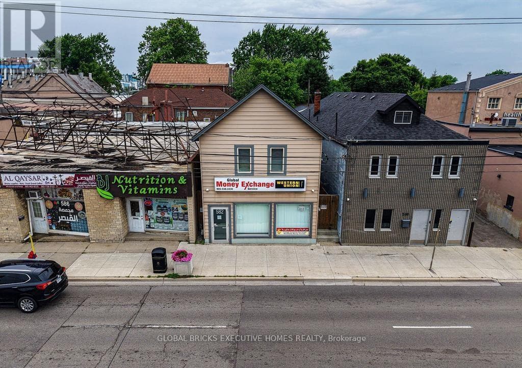 582 UPPER JAMES STREET photo 2