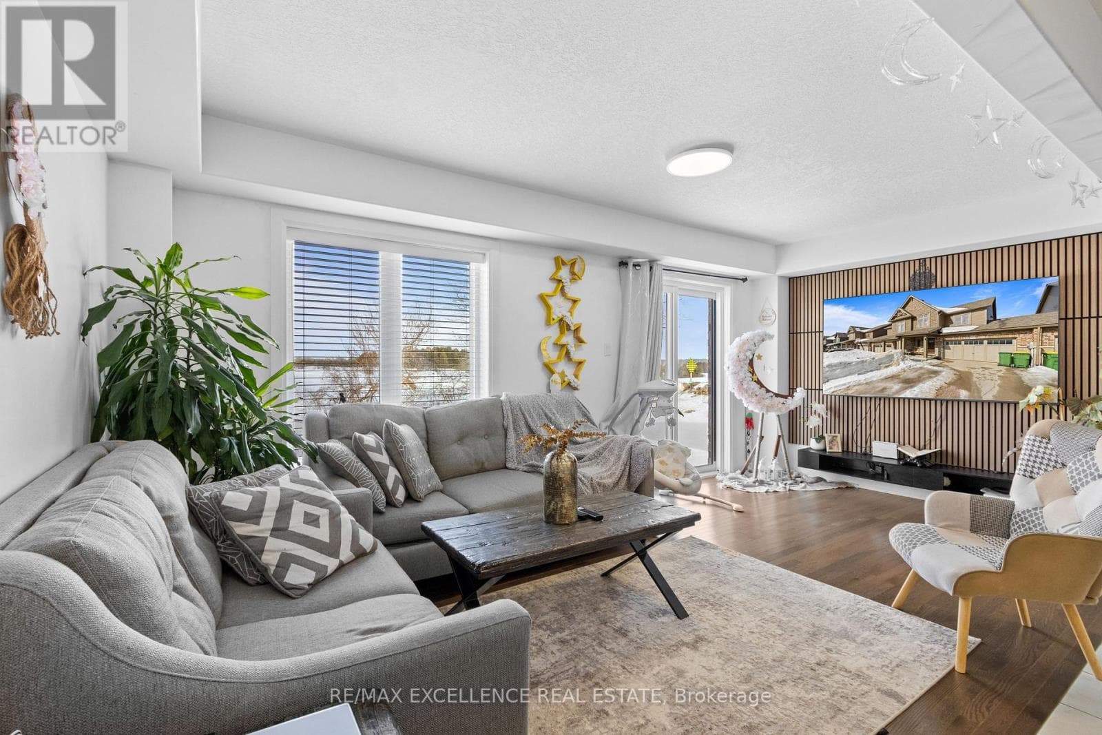 3 bed 4 bath single family at 160 STONEBROOK WAY W — $599,990