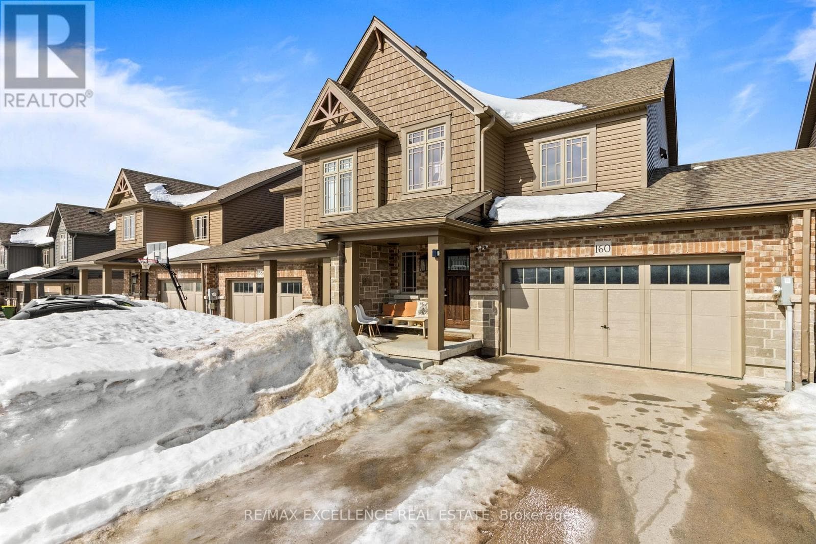 160 STONEBROOK WAY W photo 2