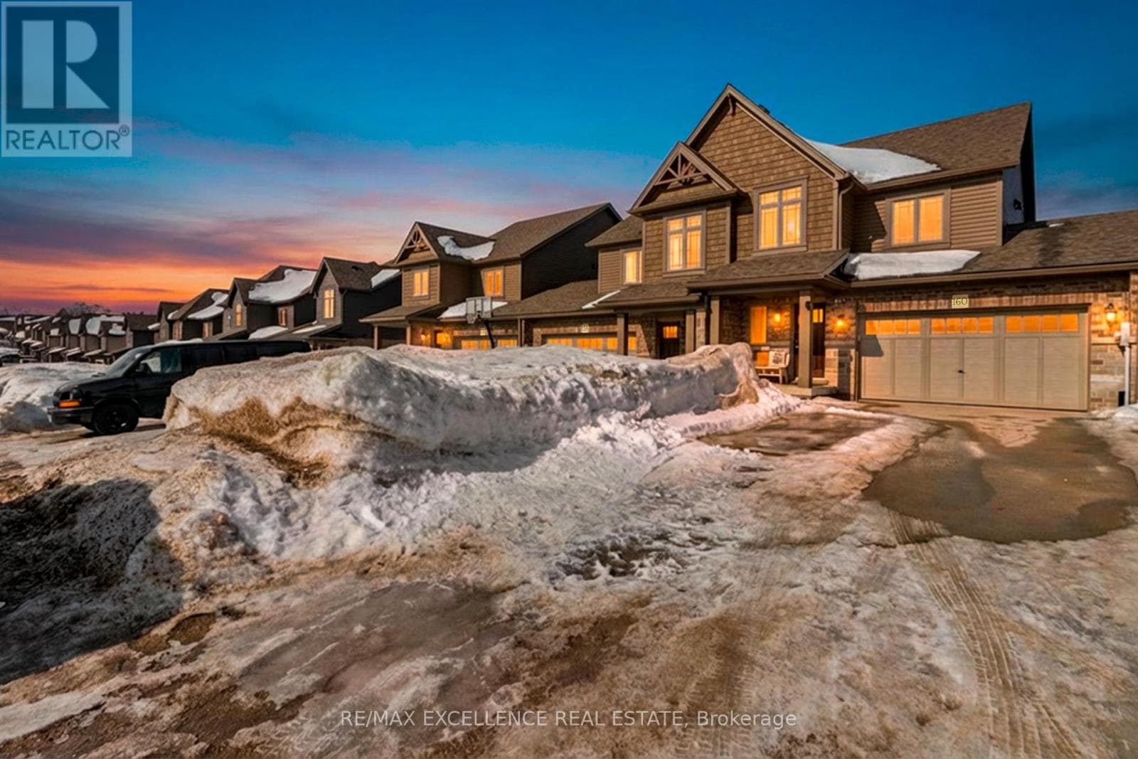 160 STONEBROOK WAY W photo 3