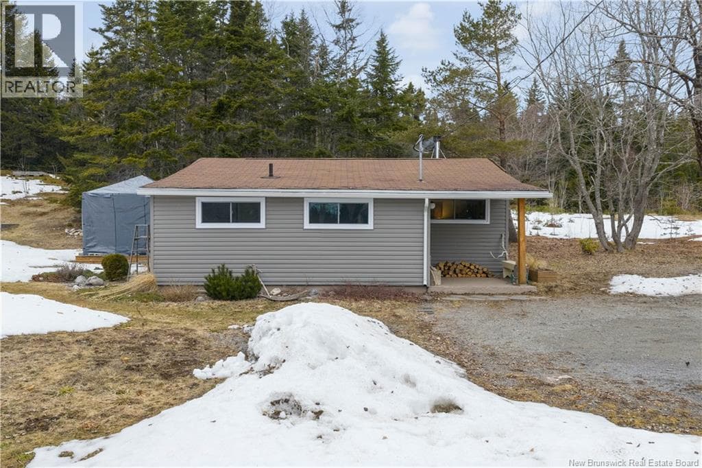 933 Route 111 photo 2