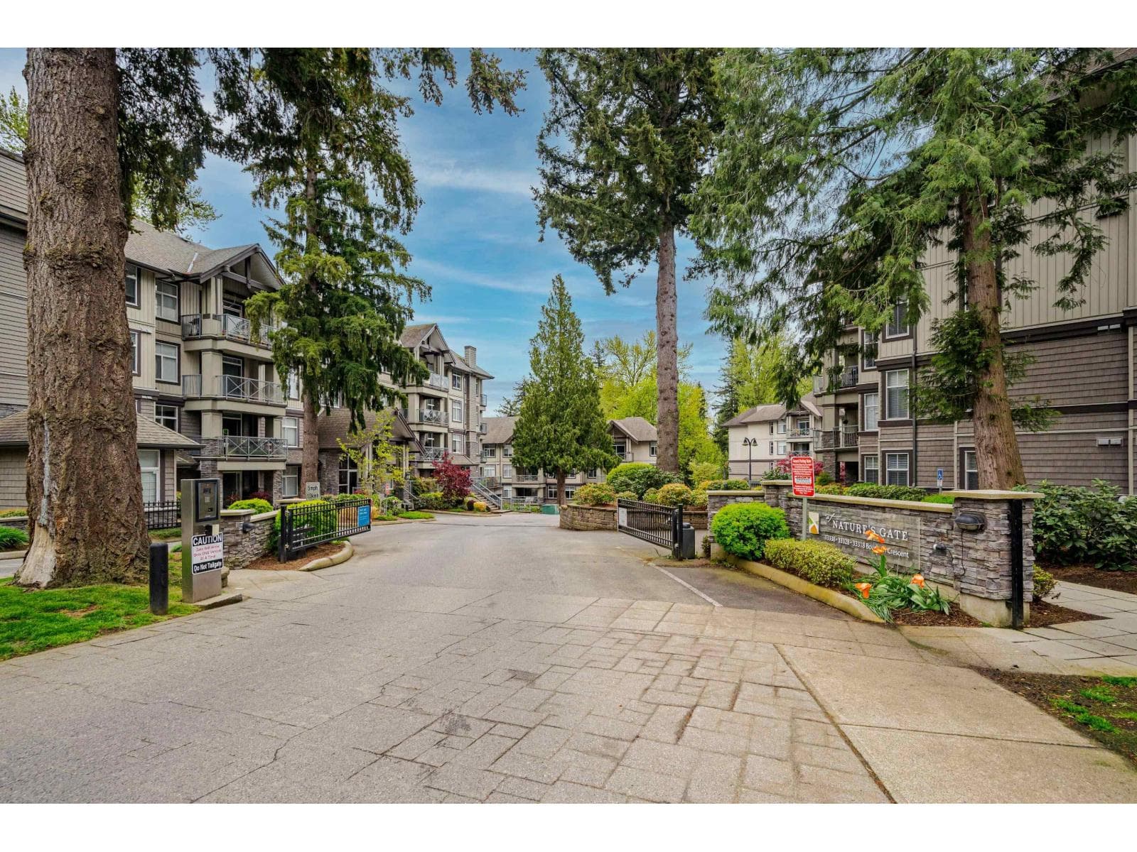 2 bed 2 bath single family at 204 33328 E BOURQUIN CRESCENT — $450,000