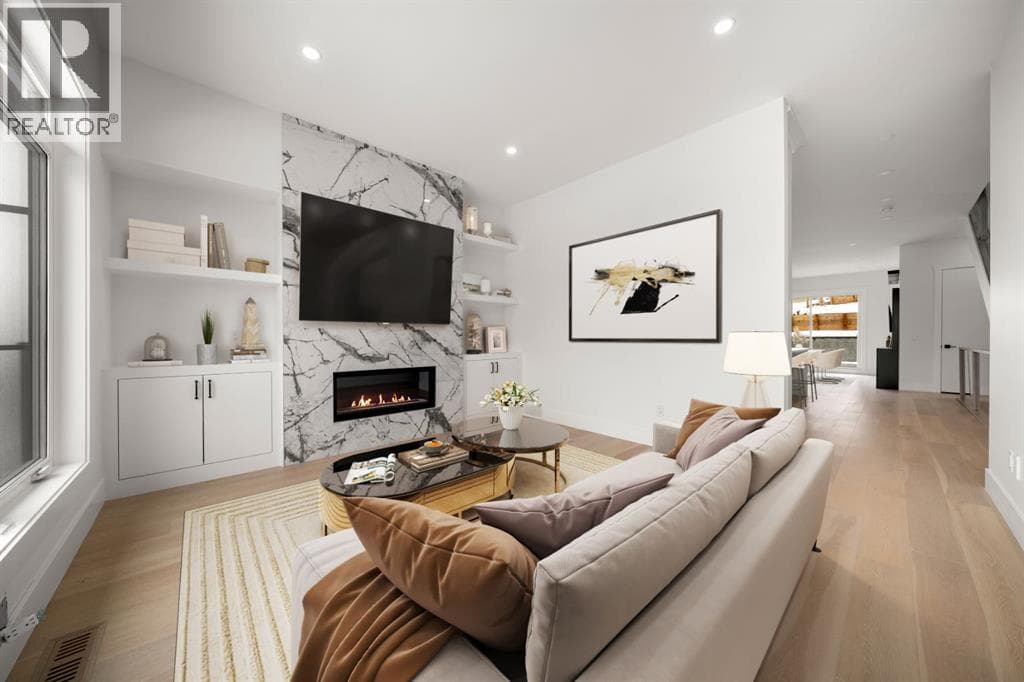 1907 28 Avenue SW photo 2