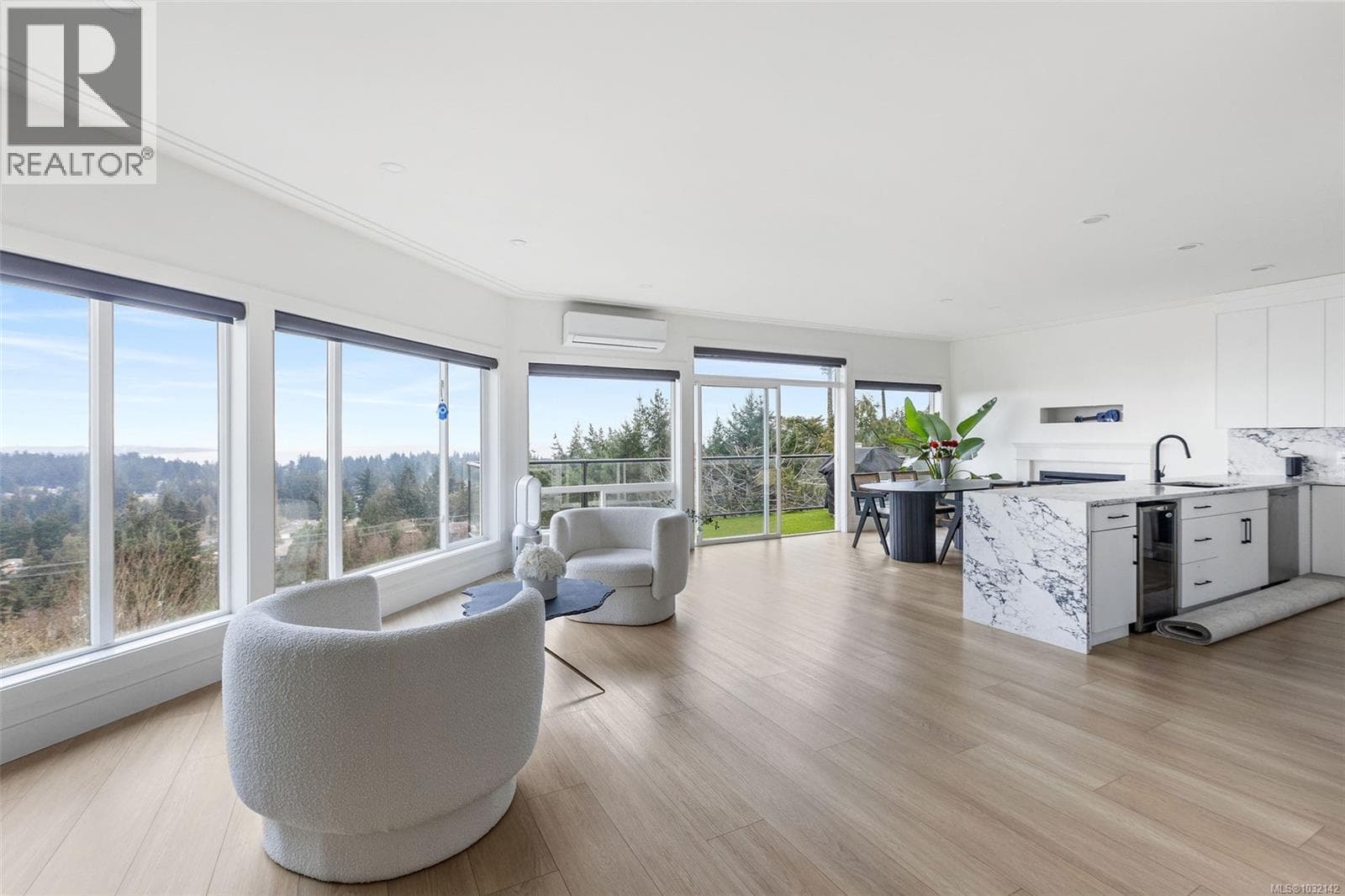 4 bed 4 bath single family at 3346 Ravenwood Rd — $1,699,999