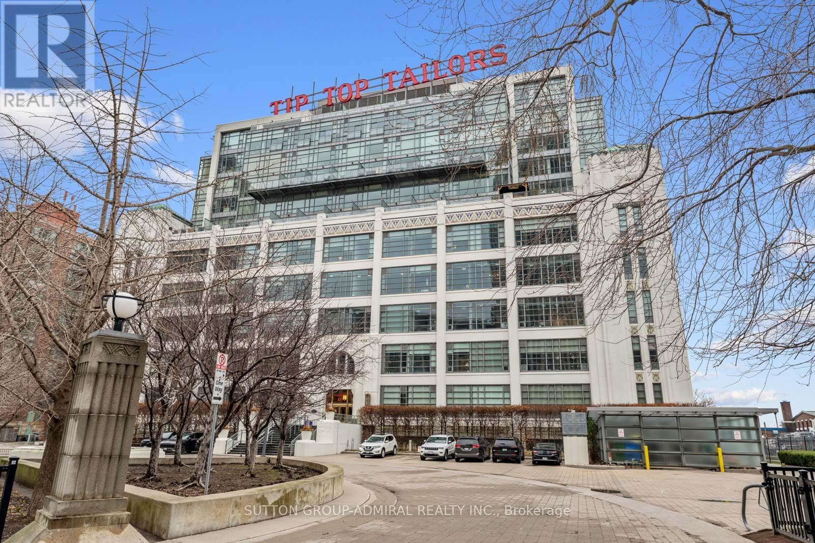1 bed 1 bath single family at 434 - 637 LAKE SHORE BOULEVARD W — $849,900