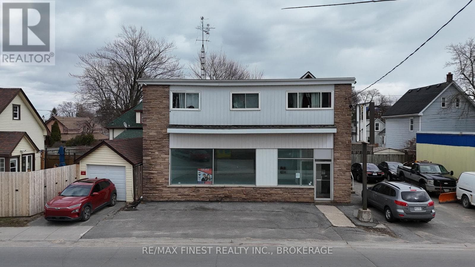 477 MACDONNELL STREET photo 2