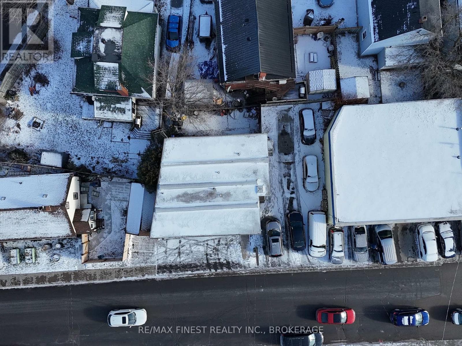 477 MACDONNELL STREET photo 3