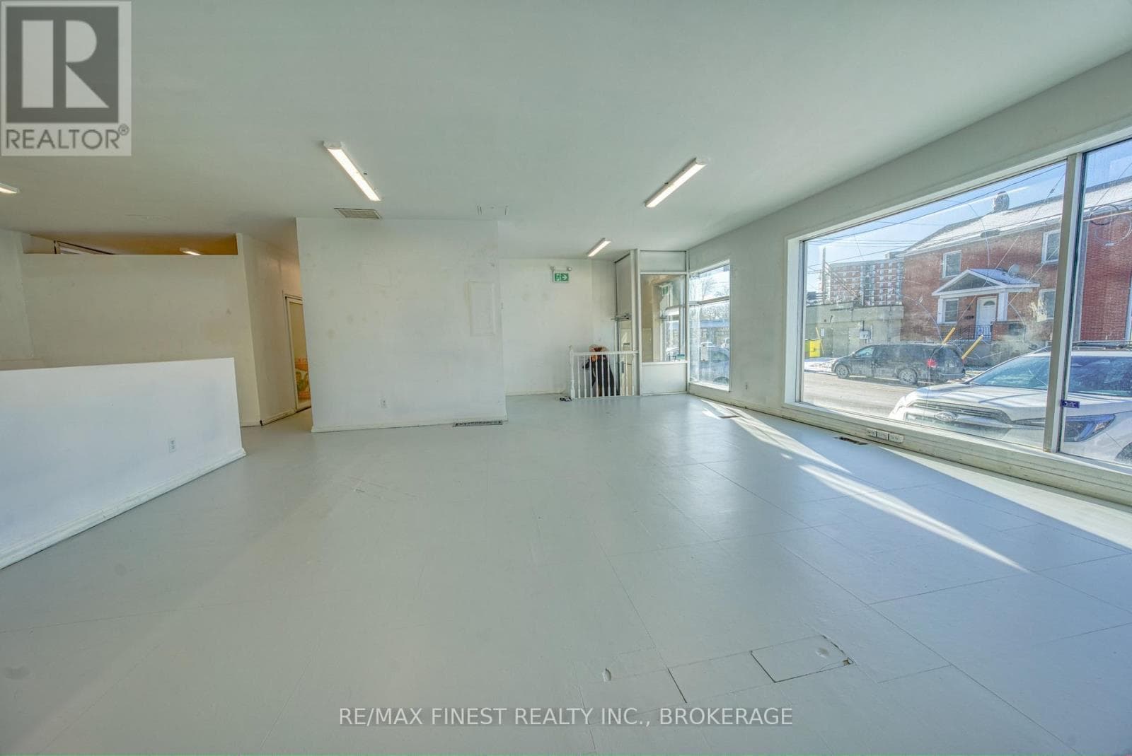 477 MACDONNELL STREET photo 5