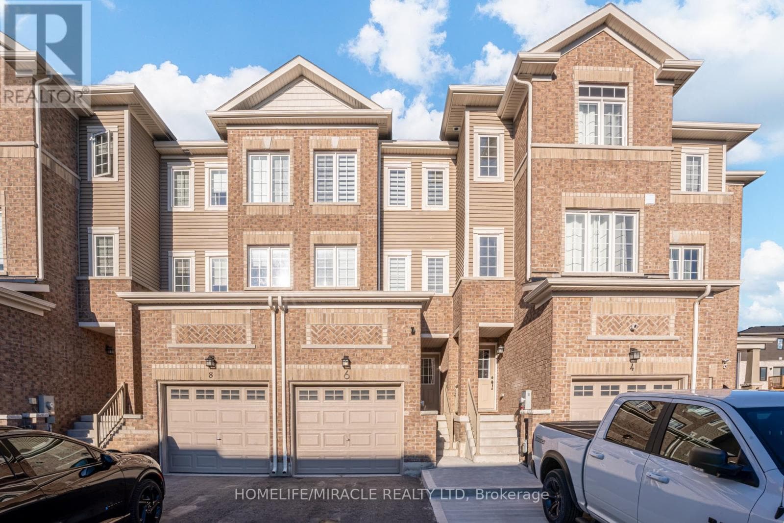3 bed 3 bath single family at 6 PUMPKIN CORNER CRESCENT — $649,999