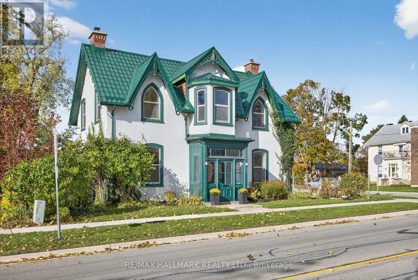 4 bed 2 bath single family at 84 WELLINGTON STREET E — $775,000
