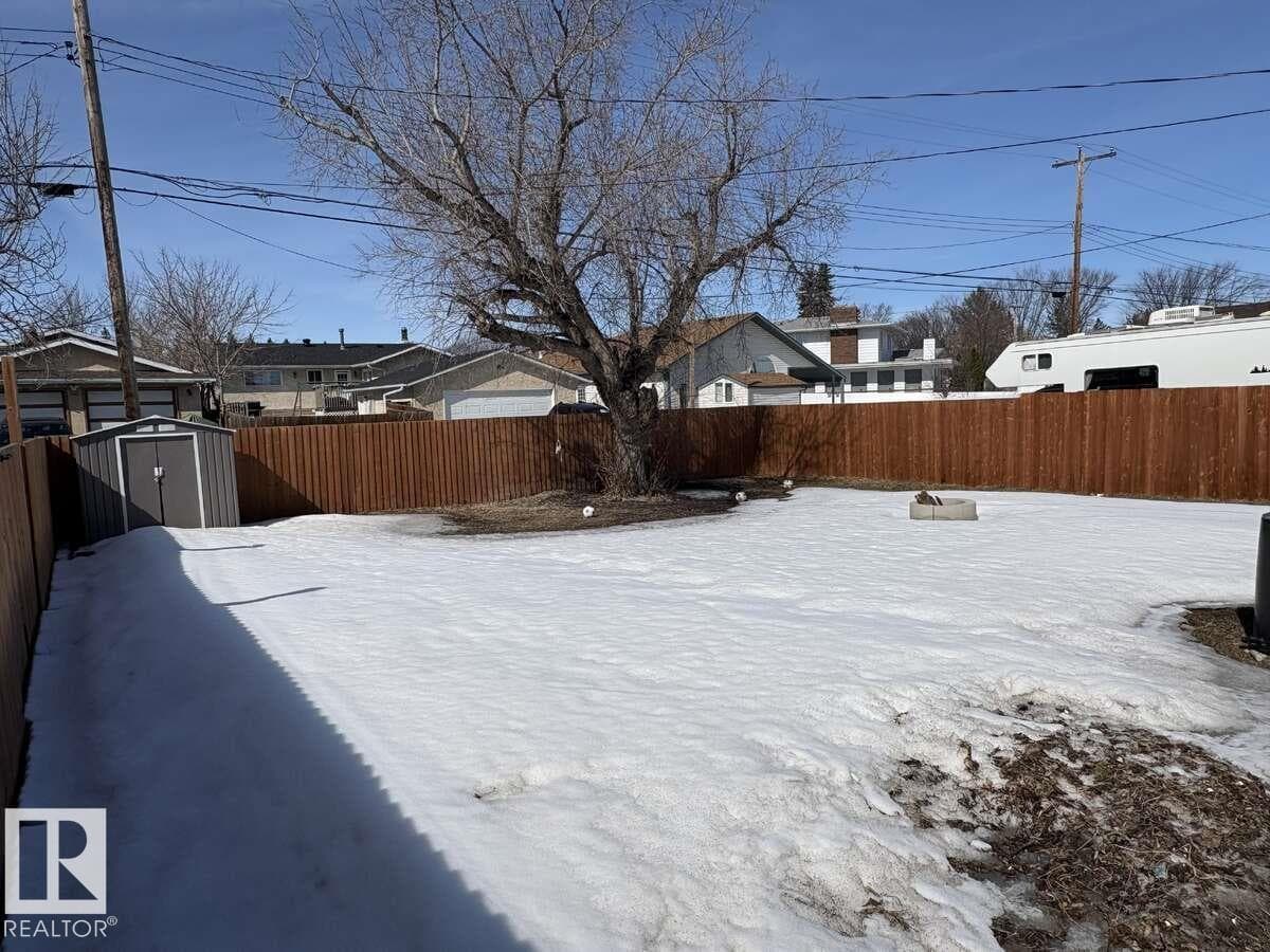 5204 47 ST photo 3