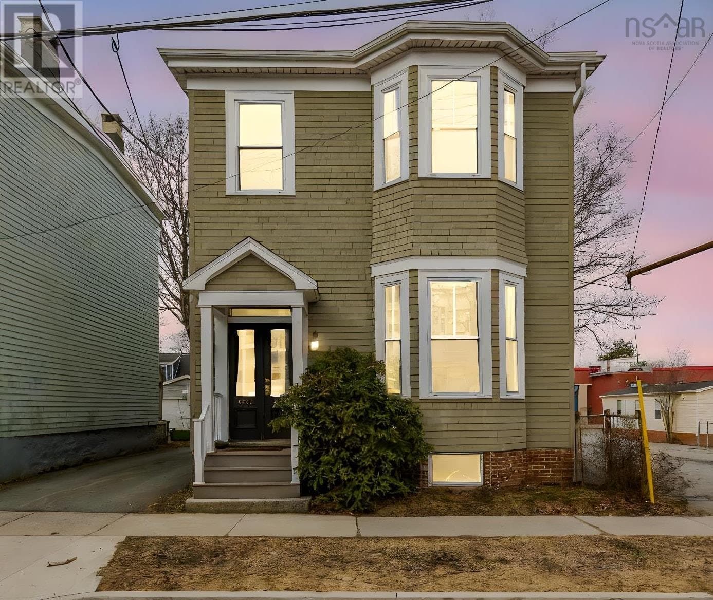1538 Lemarchant Street photo 2