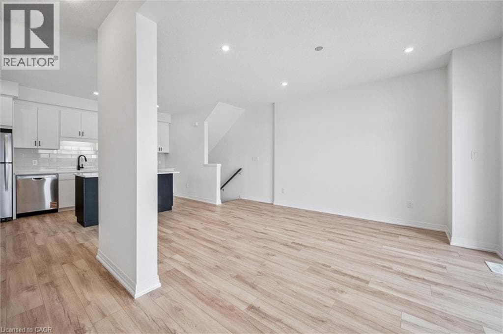 525 ERINBROOK Drive Unit# C061 photo 5
