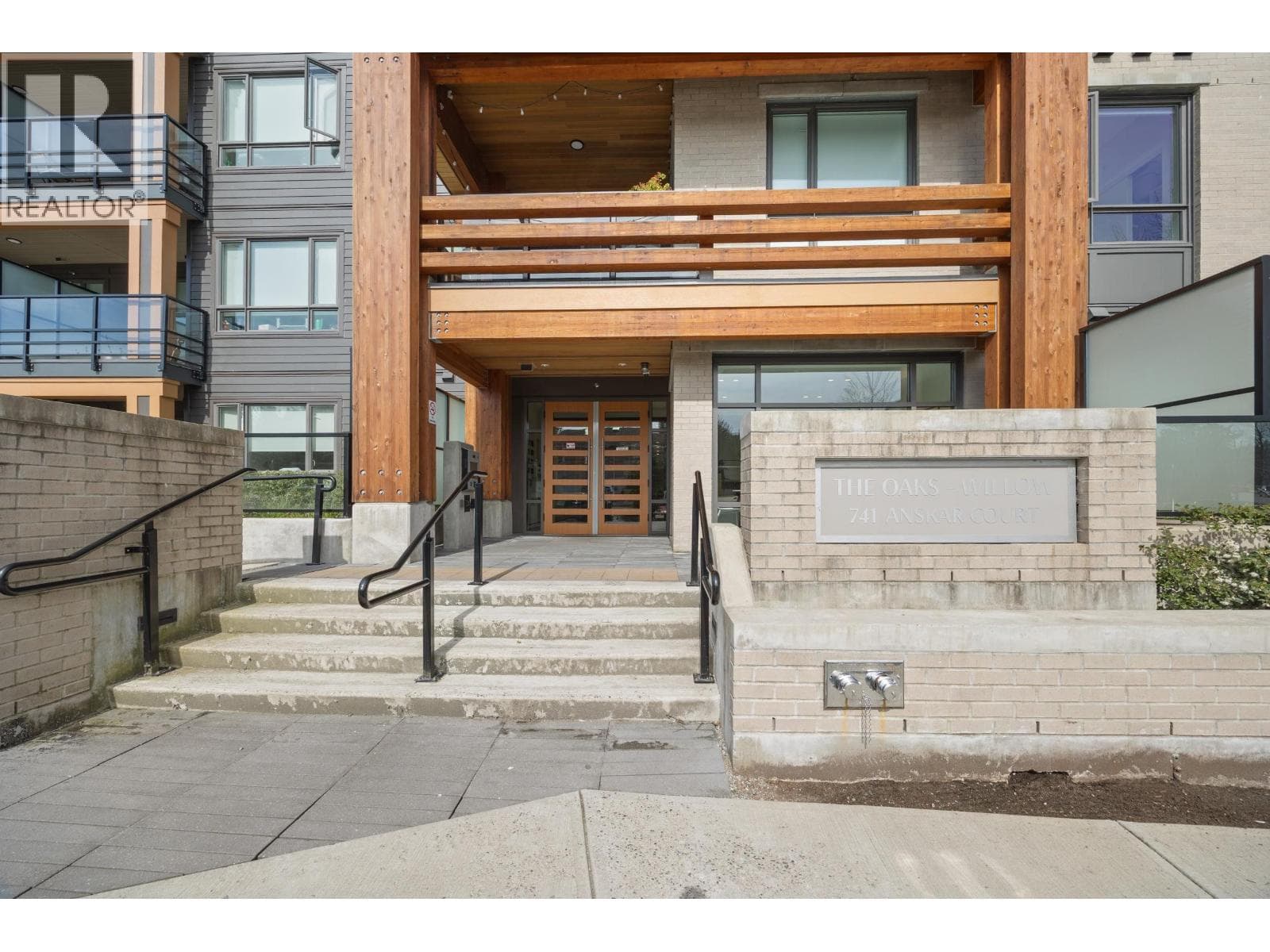 208 741 ANSKAR COURT photo 2