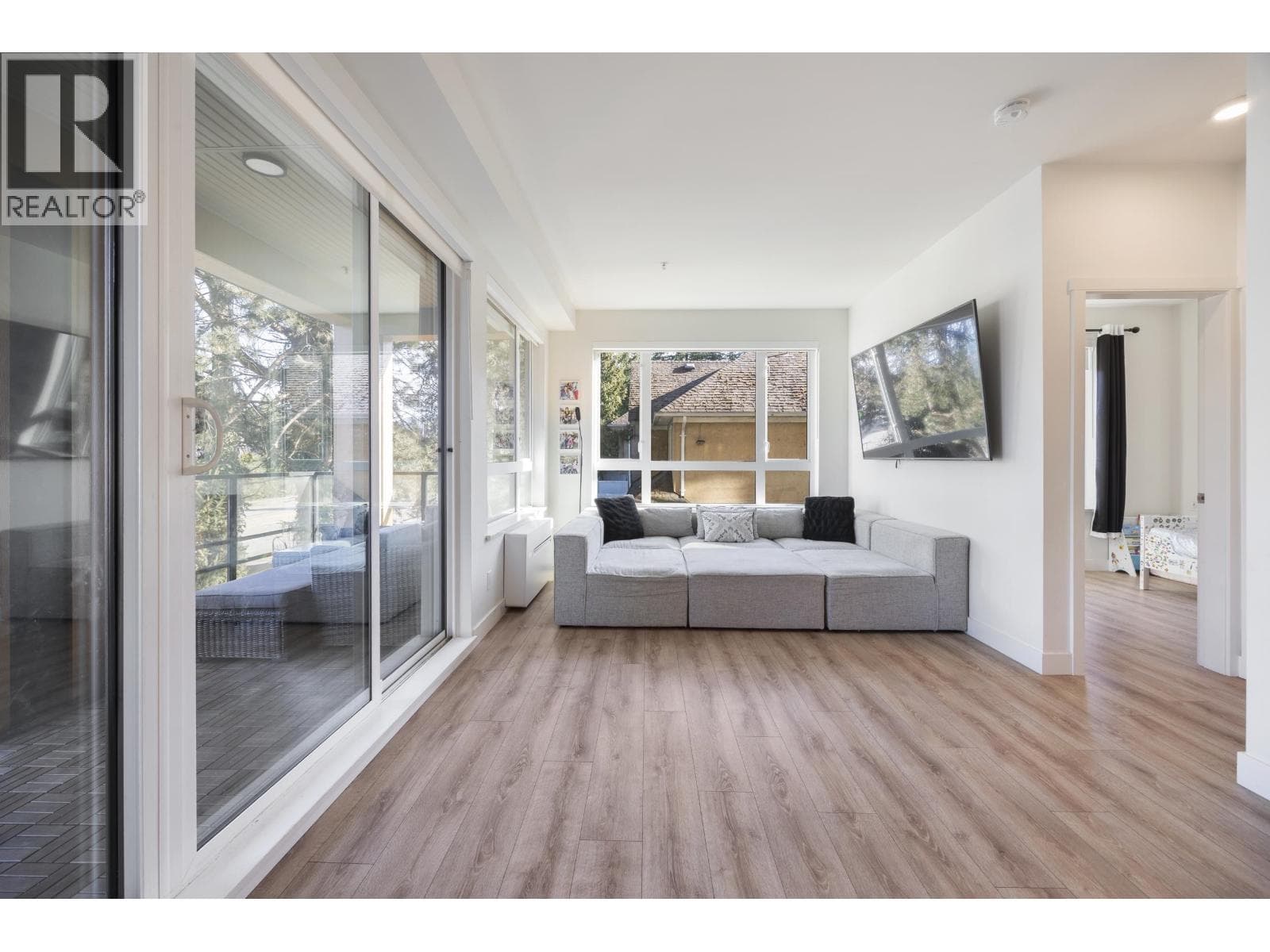 208 741 ANSKAR COURT photo 5