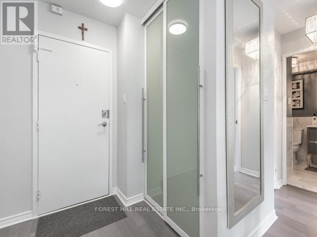 202 - 105 MCCAUL STREET photo 2
