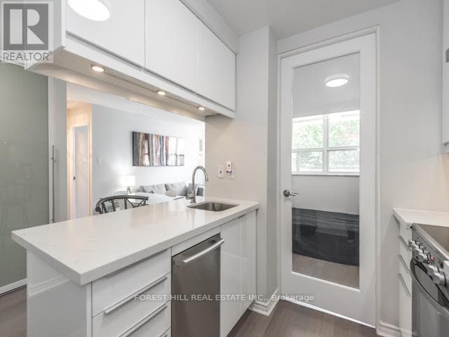 202 - 105 MCCAUL STREET photo 4
