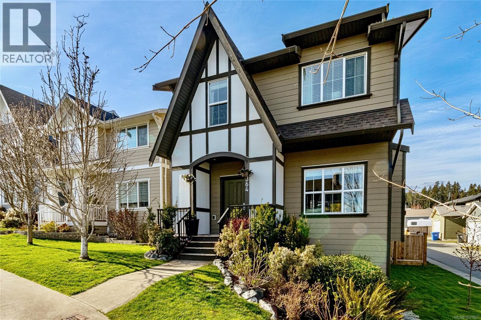 3 bed 3 bath single family at 364 Kestrel St — $1,175,000