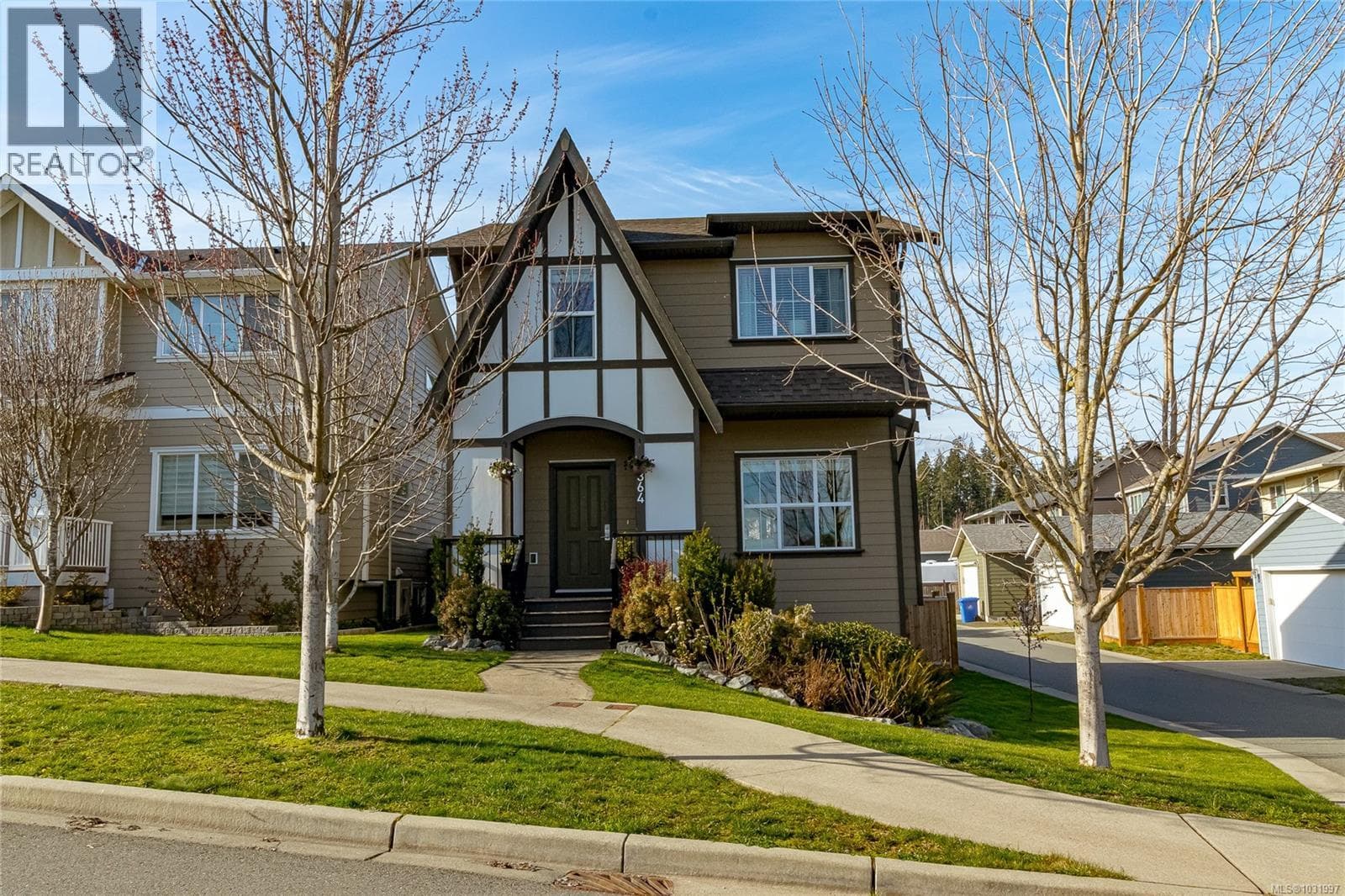 364 Kestrel St photo 5