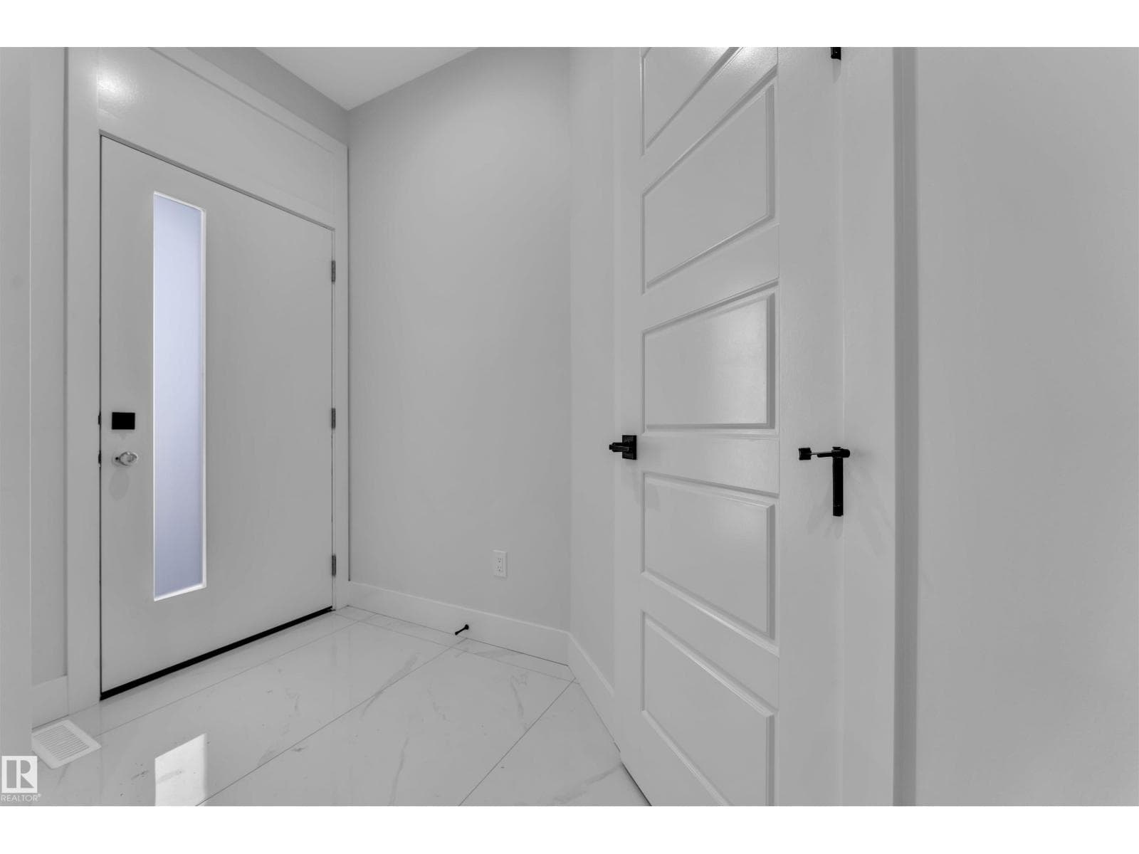 4310 36 st photo 4